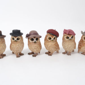 Figurine chouette avec chapeaux