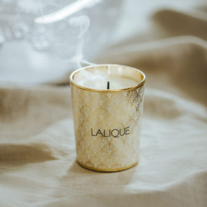 Noir premier, Plume Blanche 1901 Bougie Parfumée - LALIQUE – Image 3