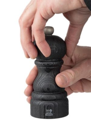 Moulin à poivre manuel en bois Fair Trade, noir, 12 cm – Image 3