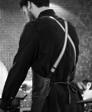 Tablier à bretelles suspender en cuir classic noir - DUTCHDELUXES – Image 2